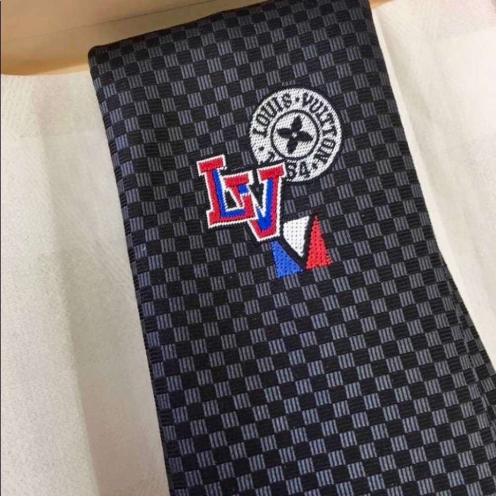 🎁HOLIDAY 26’🎁🆕🔥💯RARE AUTH LOUIS VUITTON VARSITY LEAGUE BLACK MONOGRAM TIE🔥GORGUS